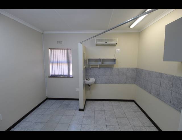 226M² BUSINESS CENTRE TO LET IN VREDENBURG